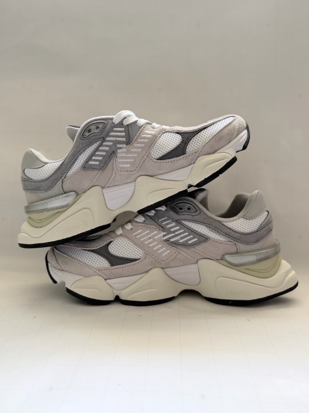 New Balance Men's Gray White Chunky Sneakers